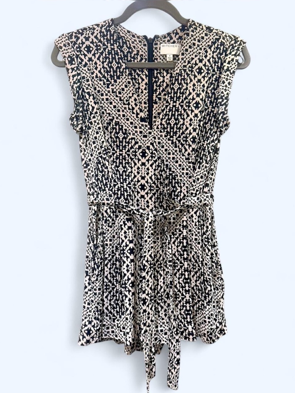 Witchery Australia ☀️
Summer Patterned Romper